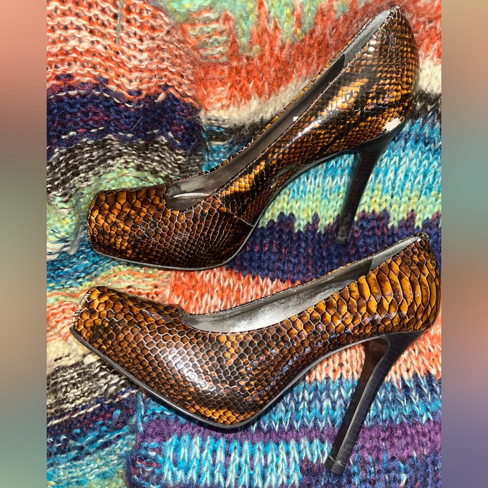 Gianni Bini snakeskin heels - size 6.5